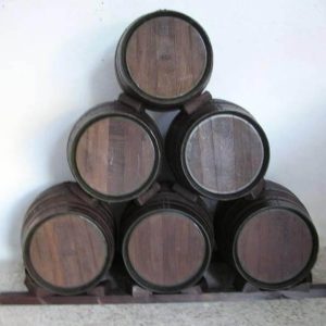 vino artesanal anllelino crianza en barricas de madera